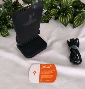 Spigen 3in1 10000mAh Wireless Charging Power Bank
