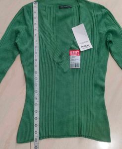 🆕✅BRAND NEW Green V-Neck Knit Top✅🆕