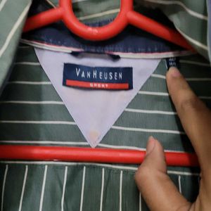 Van HUESEN Striped GREEN shirt Size 40