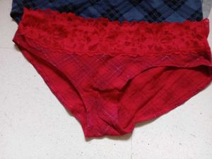 victoria&#39;s secrets panties - Set of 4