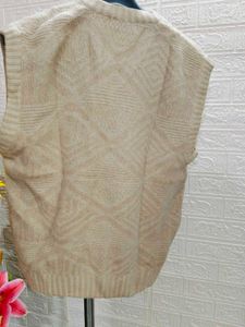 Sleevless Woolen Sweater