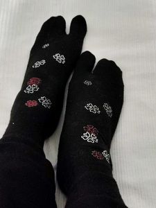 Toe Socks with Floral Pattern 🌼