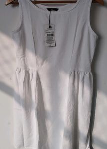 White Sleeveless Casual Dress