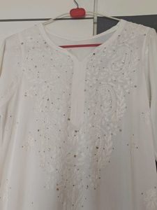 Elegant White Chikankari Kurta with Subtle Mukesh