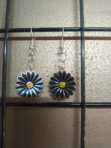 Daisy Drop Earrings