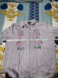 🎀 Atmosphere Embroidered Striped Shirt