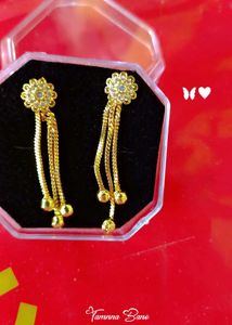 Gold Flower Drop Earrings Pack Of 1