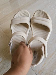 ZUDIO Comfortable Off White Sandals