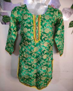 CUTE GREEN SHORT BANARASI KURTI 💛💚