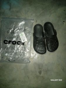 New CROCS WITH Tag