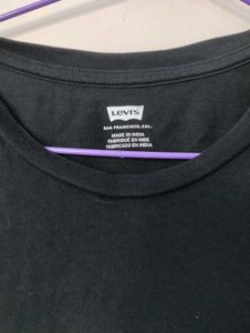 Levi&#39;s Black Logo T-Shirt