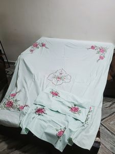 Cotton Embroidery Double Bed Bedsheet With Pillows