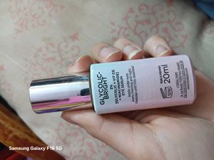 L'Oreal Eye Serum and i even gave free delivery 😊