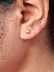Beautiful New Flowers Desine Studs