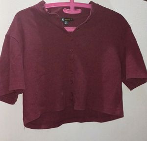maroon crop top