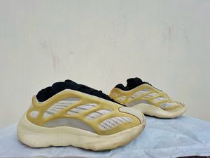 Adidas Yezzy 700 V3 Unisex Imported Shoes Available
