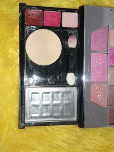 Eyeshadow Palette - Variety of Colors