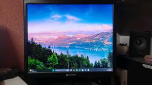 Consistent (17 Inch) Monitor
