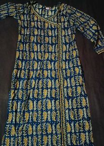 Kurta Set With Matching Dupatta Salwar)