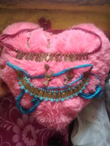 Buy 1 Get One Free Chokar + Bracelet