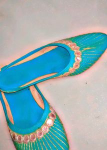 Teal Embroidered Juttis