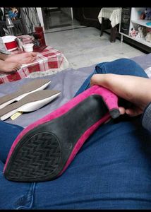 DressBerry Velvet Pumps