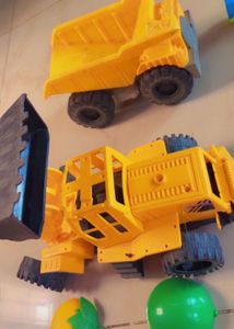Awesome Dump Truck With Side Trolly For Kids