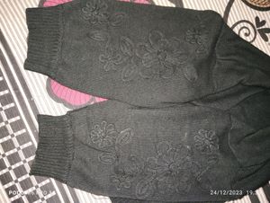 Black Short Sweater With Designed Sleeves