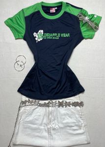 raglan y2k baby tee 🍀