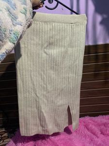 Ribbed Knit long Skirt with Slit
