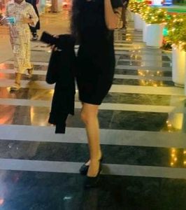 Black sleevless bodycon