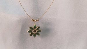 Green Floral Pendant Necklace