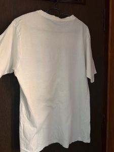 White Levi’s Tshirt Unisex