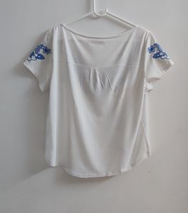 💙🤍 Embroidered Top