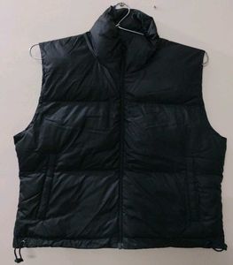 ZARA DUPE, SLEEVELESS PUFFER JACKET.