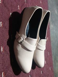 Women Stylish Shoes 🥿