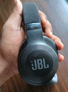 JBL HEADPHONES E55BT.
