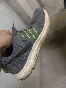 Nike Sneakers - Grey