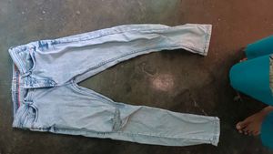 Light Wash Ripped Jeans
