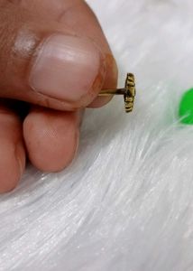 Pure Gold-toned Stud Nose pin ( 22 Crt)