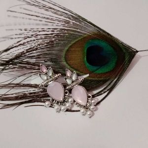 Pink Aura: Ethnic Pearl Danglers