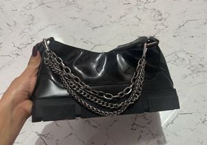 ♠️Black Chain Detail Shoulder Bag🕸️🕷️