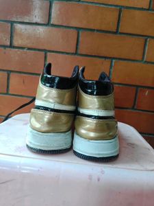 nike air jordan golden toe
