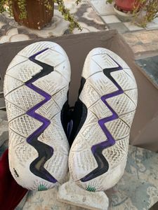 *Final Sale* Nike Kyrie 4 Sport Shoes