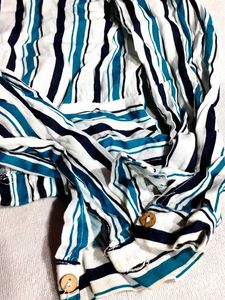 Crop Wraped Striped Shirt .