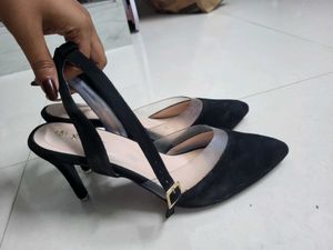 Sleek Black Heels By Ginger.