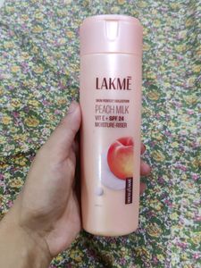 Combo of Lakme &amp; VLCC Moisturizer.FREE ZUDIO WIPES