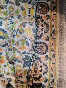 Elegant Paisley Pattern Saree