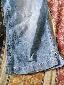 Cute Girl&#39;s Denim Jeans