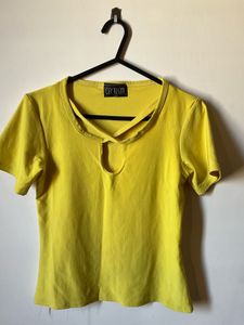 Chic Yellow Top from Paris 💛😍